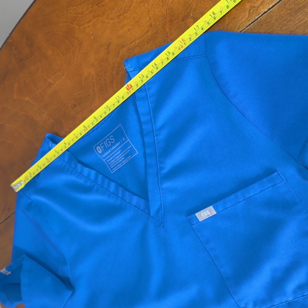 FIGS Catarina Winning Blue Short Sleeve Blue Scrub Top XL - Picture 5 of 10